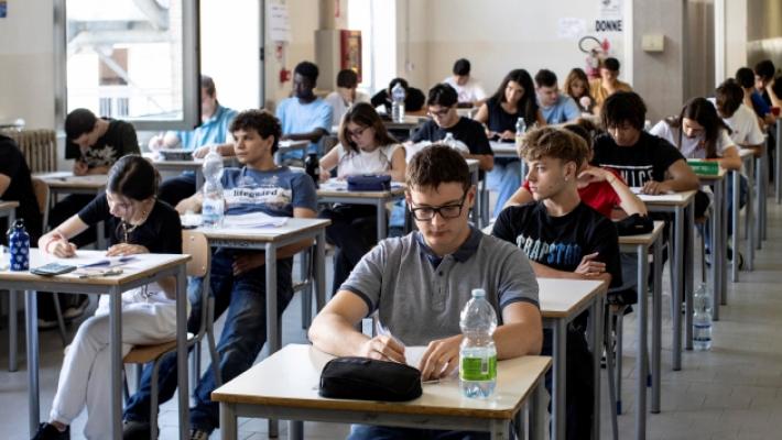 Prova scritta d'italiano: qualche sorpresa, ma i ragazzi apprezzano i temi proposti