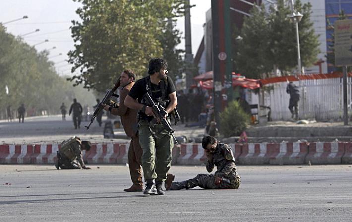 Attentato a Kabul, dieci tra morti e feriti