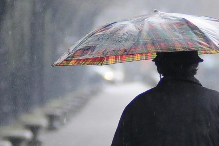 Capodanno bagnato, arriva la pioggia e neve sulle Alpi