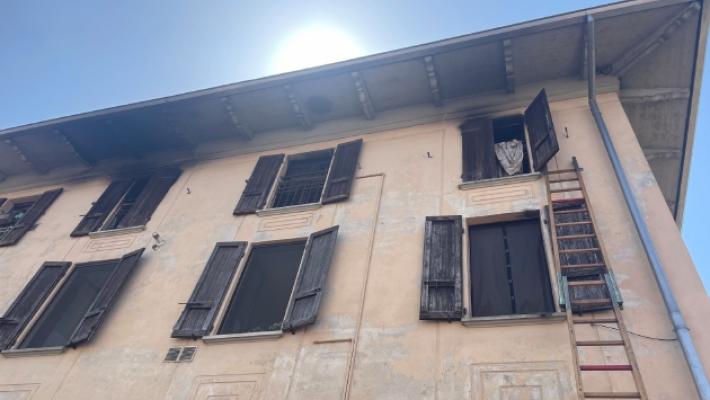 C'era anche un cagnolino nell'appartamento in fiamme