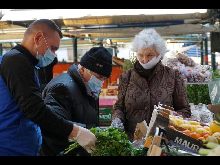 Sindaco di Pinerolo preso a calci: "Ha vinto chi urla di pi&ugrave;, sabato mercato senza restrizioni"