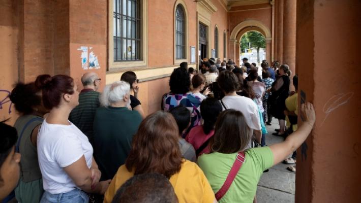 Rinnovo abbonamenti: lunghe code sotto il sole davanti alla biglietteria