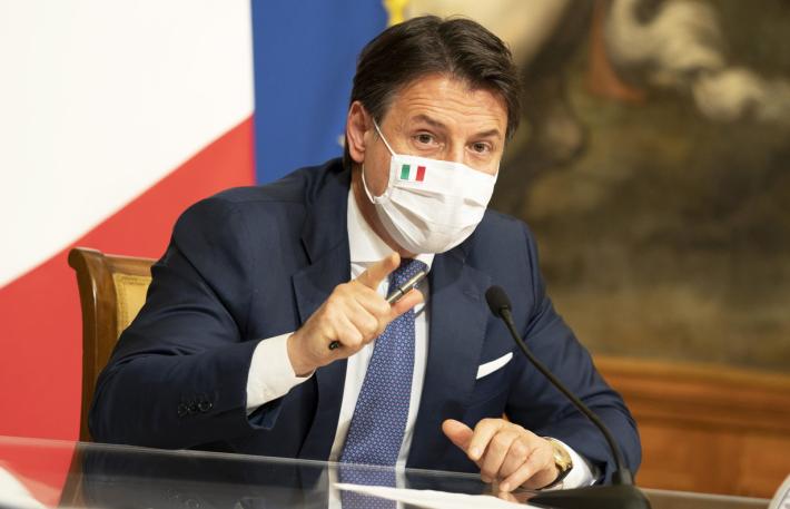 Conte illustra le misure: regioni tutte gialle fra due settimane