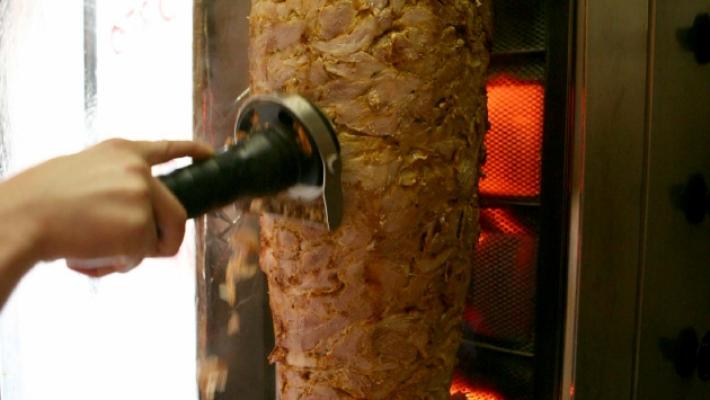 Poca igiene e cibi mal conservati, il kebabbaro patteggia 3.000 euro di ammenda