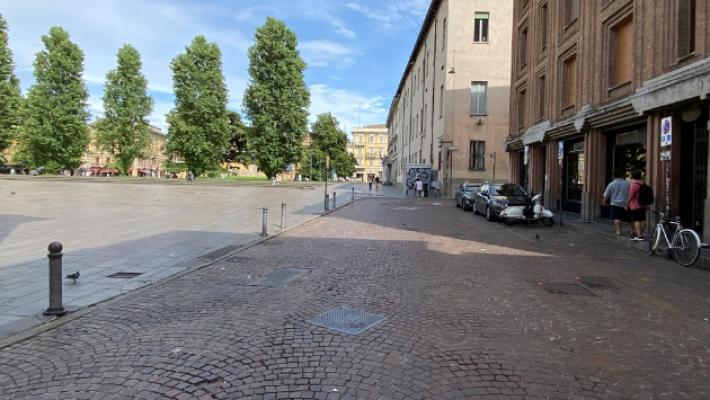 Rapina con lo spray in piazzale della Pace