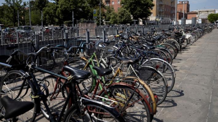 Ladri di biciclette, gli stratagemmi dei parmigiani contro i furti a raffica