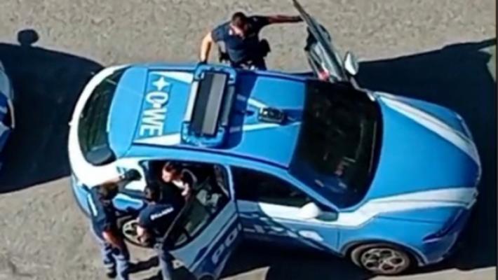 Ubriaco e violento scatena l'inferno in un bar di via Sidoli.