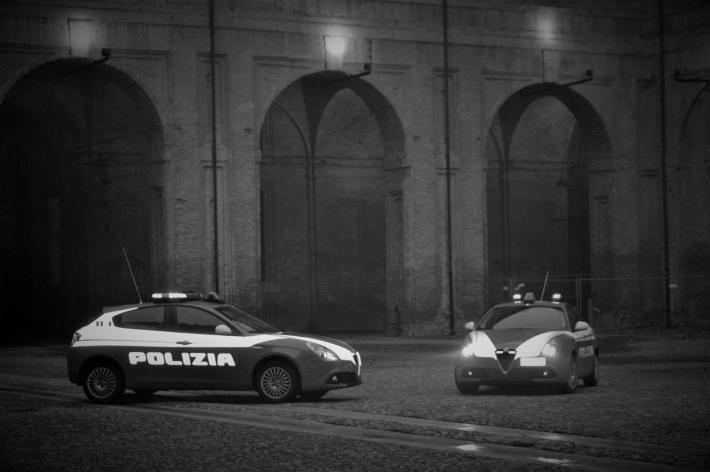 Via Trento, i vicini segnalano e la polizia mette fine alla festa in casa: 8 multati