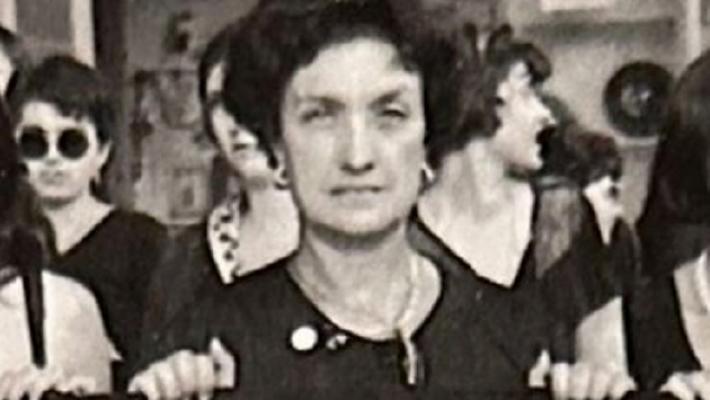 Il mondo della scuola piange Laura Caronna, la prof sempre pronta a nuove sfide