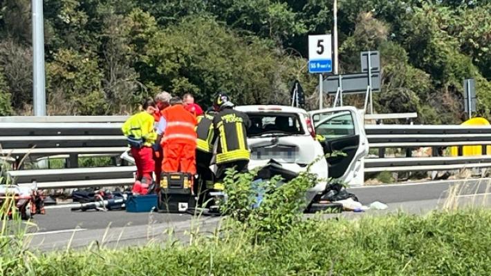 Il testimone della tragedia in tangenziale Sud sotto choc: &laquo;Ho visto l'anziano contromano. Ho chiamato il 112. Suonavo il clacson: ho cercato di fermarlo&raquo;.