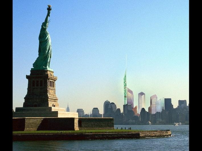 Avvistata una balena a  New York, nuota davanti Statua della libert&agrave;