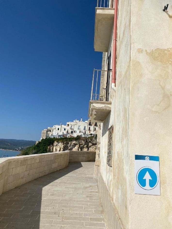 Vieste, audio porno  dagli altoparlanti cittadini