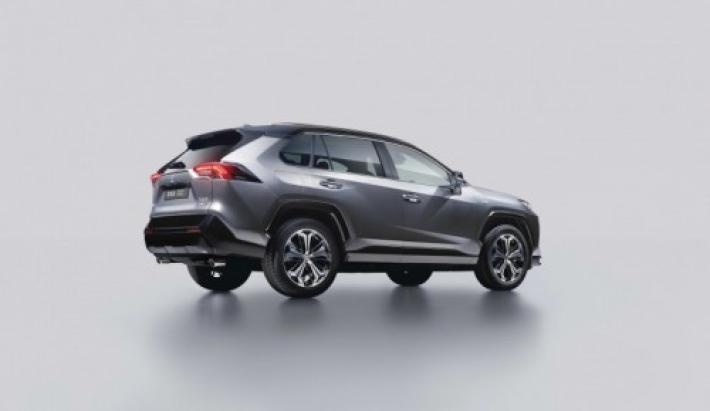 Test dell'Alce: il Toyota Rav4 PHEV non supera la manovra emergenza