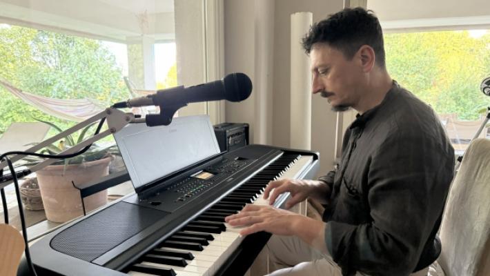 Il pianista dell'AI che trasforma i byte in emozioni vere