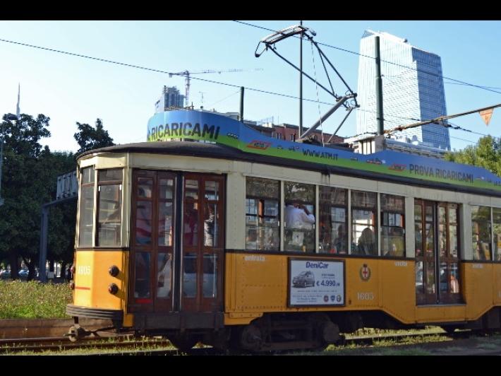 Tranviere sequestra e minaccia passeggeri, sospeso