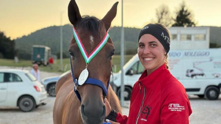 Valentina Galli brilla in sella a Ziru de Iloi