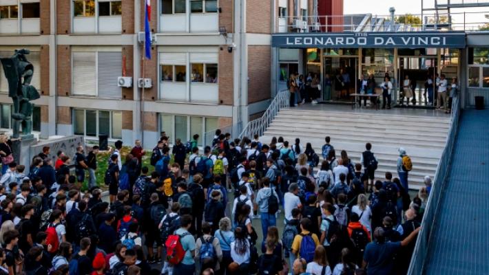 Gli studenti tornano in classe, tra emozione e curiosit&agrave;