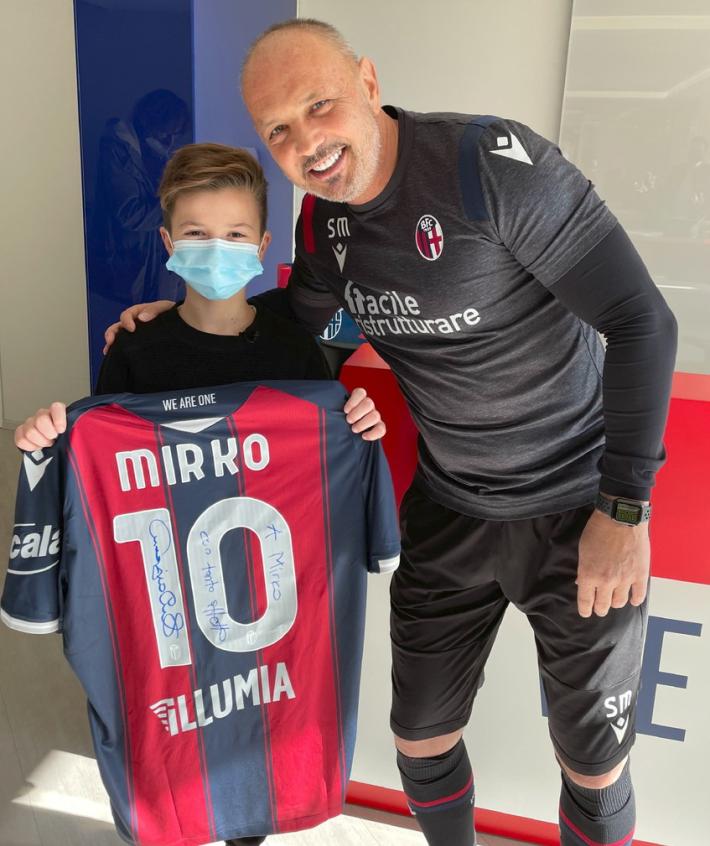 Mirko vince la leucemia e incontra il suo idolo Mihajlovic