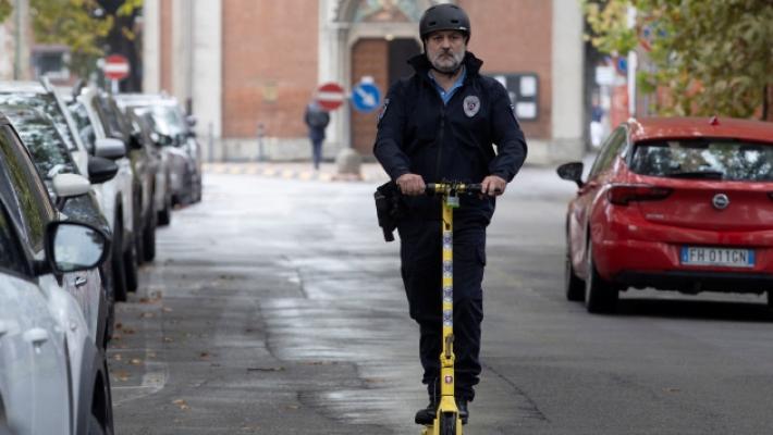 Ospedale Maggiore: debutta il vigilante sul monopattino
