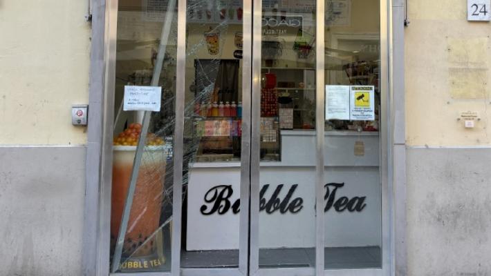 Spaccata in via Cavour, filmati due ladri