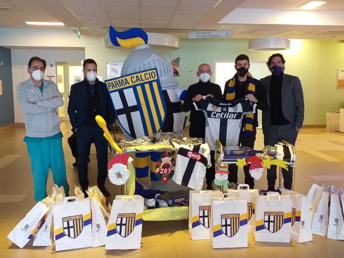 Ai piccoli pazienti il saluto e i doni del Parma Calcio   