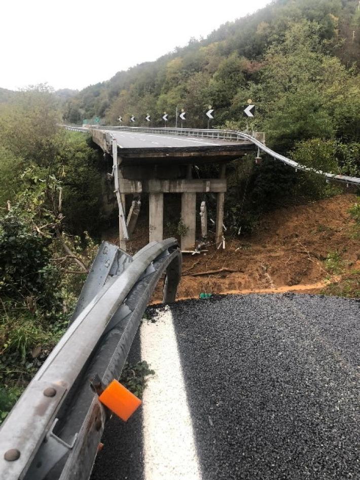 Il crollo del  viadotto senza responsabili