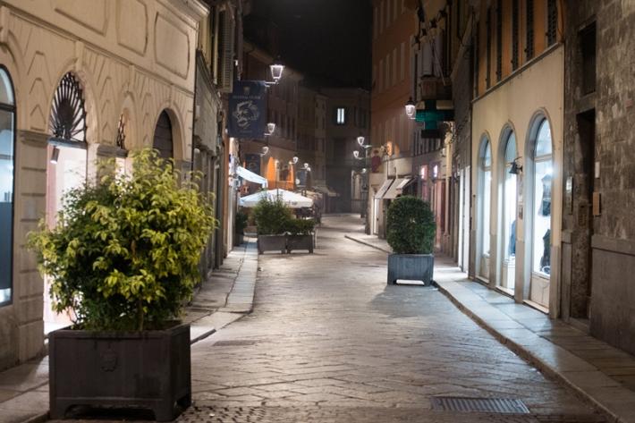 Natale e le feste in zona rossa e arancione: spostamenti e cenone, le regole per le feste. Tutto ci&ograve; che si pu&ograve; e che non si pu&ograve; fare