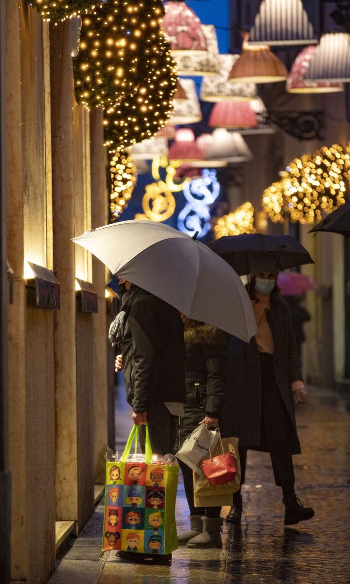 Lockdown di Natale, la rabbia di negozianti e ristoratori