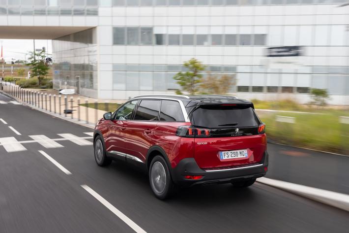 5008, tre file di sedili per qualsiasi esigenza