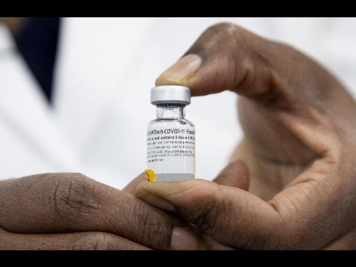 Domenica via ai vaccini. Fabi: "Partiamo con 100 operatori sanitari". E in 5 settimane si arriver&agrave; alle Rsa - Video