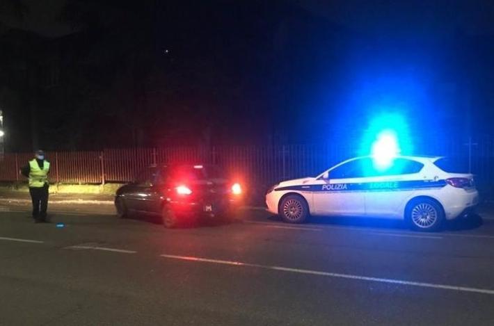 Ragazzi tutti insieme nel parco: inseguiti e multati