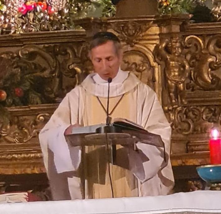 Messa di Natale, il parroco &laquo;mette in guardia&raquo; sui vaccini: un fedele si alza e protesta
