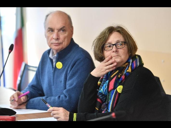 Regeni, esposto dei genitori contro il governo per la vendita di armi all'Egitto