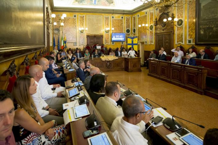 Effetto Parma, le indagini spaccano la maggioranza