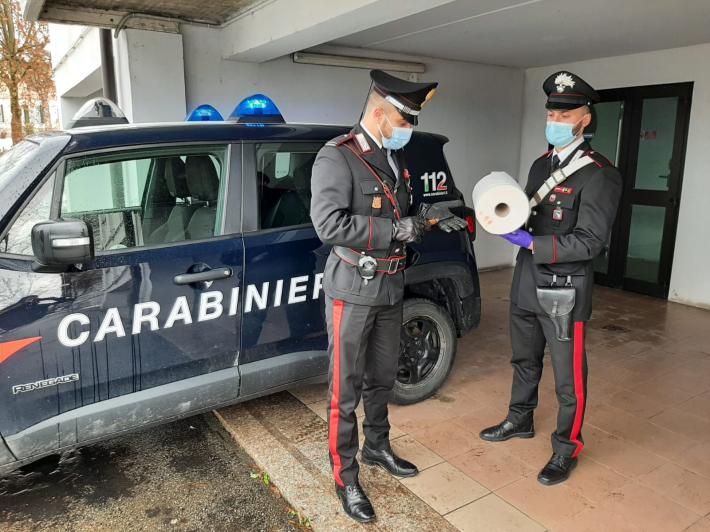 Discussione sul lavoro: e il giorno dopo "vendica" il padre accoltellando il collega 30enne