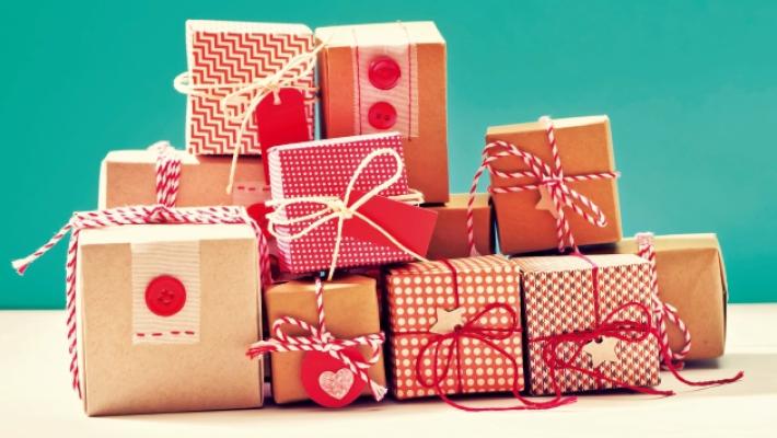 Dal cavatappi alle mutande: i regali pi&ugrave; brutti ricevuti dai parmigiani