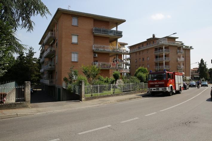 Sequestra l'ex compagna e la figlia di lei