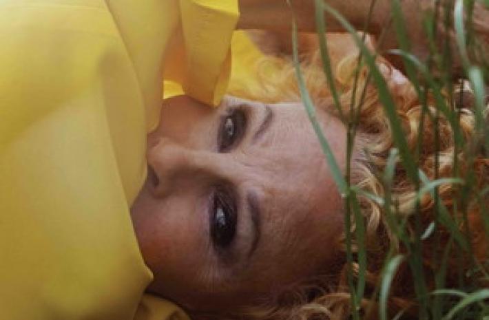 Vanoni, arriva il nuovo singolo "Un sorriso dentro al pianto"