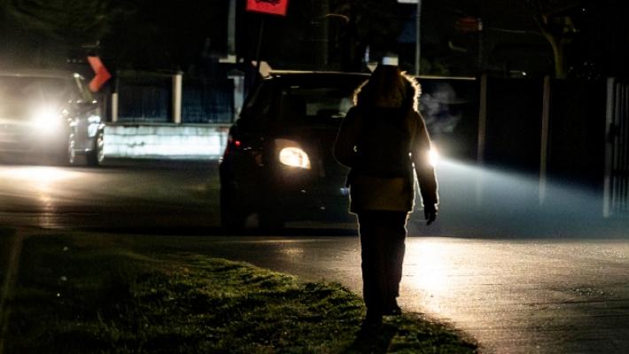 Martorano - via Emilia: il viaggio della speranza dei migranti tra buio e auto che sfrecciano