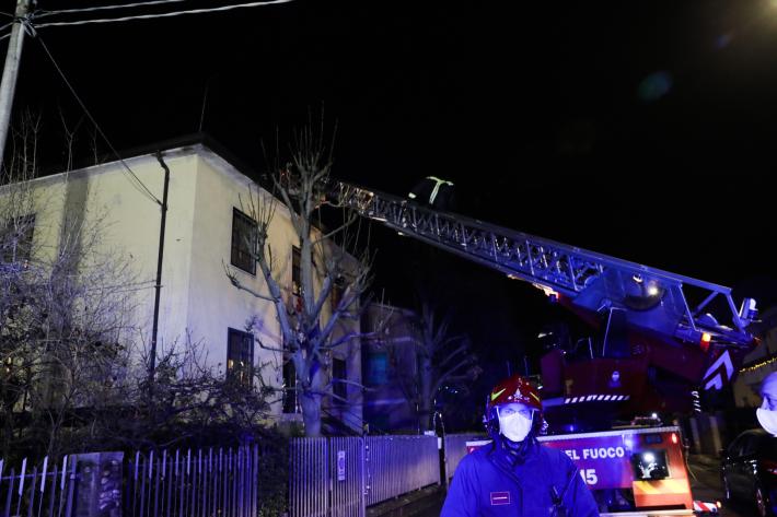 Incendio di una canna fumaria in via Siri