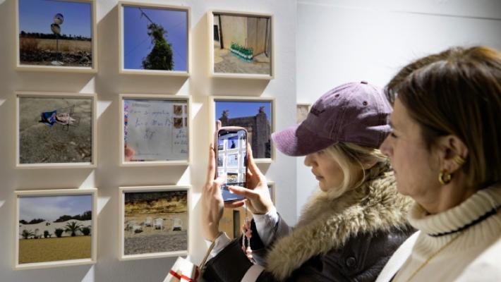 L'anima degli oggetti nelle fotografie di Colapesce