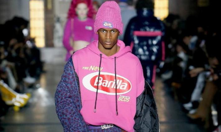 Il logo Barilla sfila alla fashion week di Milano