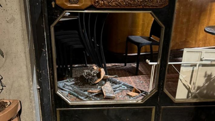 Spaccata alla torrefazione in piazzale Picelli:&nbsp; il ladro fugge a mani vuote