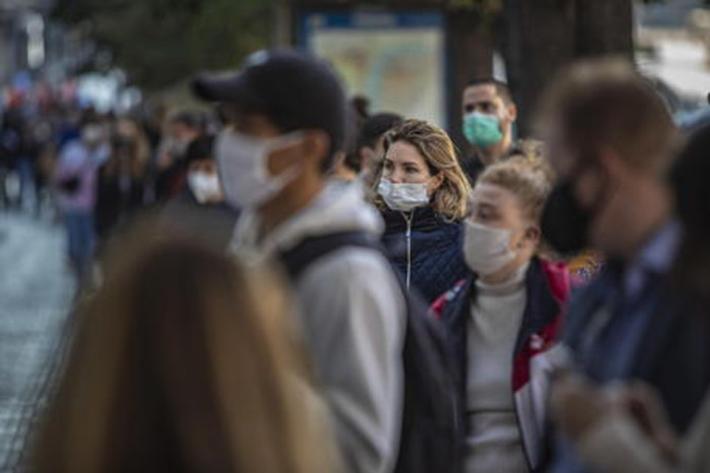 Speranza: "Misure restrittive  ancora per qualche mese"