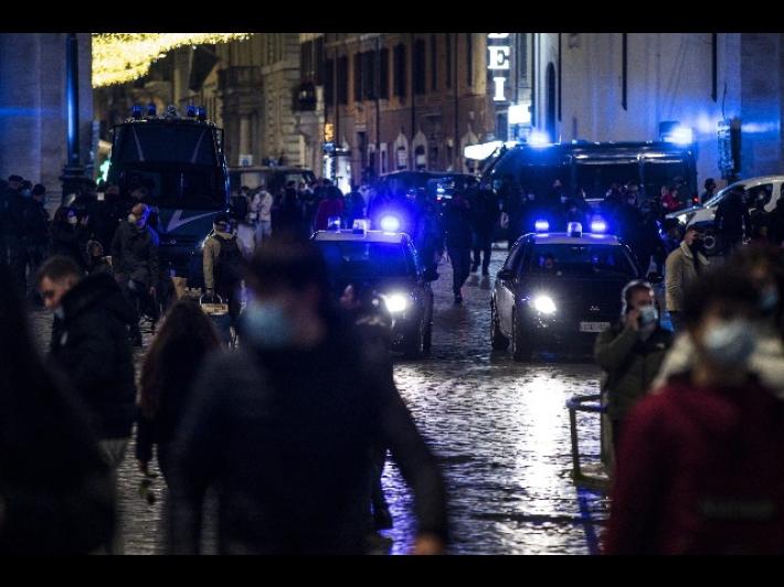 Parametri pi&ugrave; restittivi dalla fine della prossima settimana: Emilia e Veneto rischiano la zona rossa