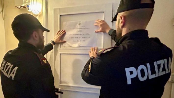 Microcamere nascoste per spiare i clienti di un b&b