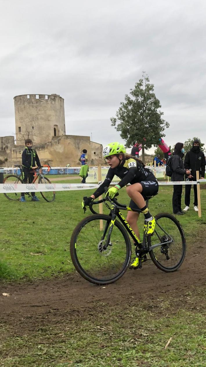Valentina, grinta e talento: in bici va come un fulmine