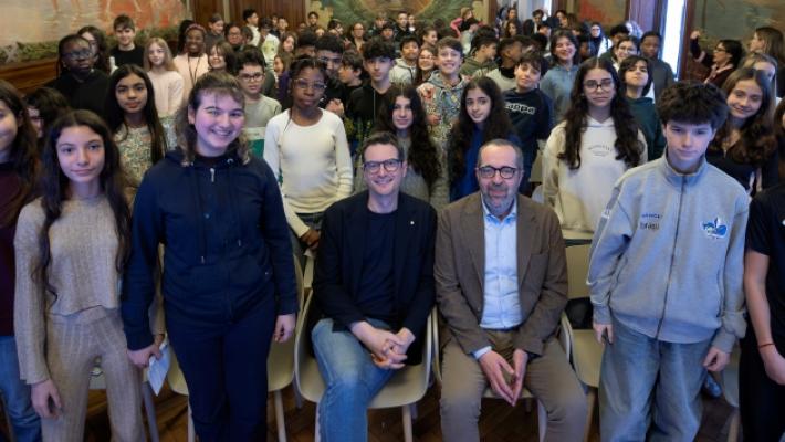 Gli studenti delle medie intervistano il sindaco Guerra e il direttore della Gazzetta Rinaldi sulla citt&agrave; del futuro e sull'informazione
