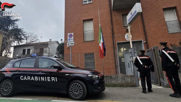 Truff&ograve; un'anziana e le rub&ograve; soldi e oro: patteggia il 18enne finto maresciallo della Finanza