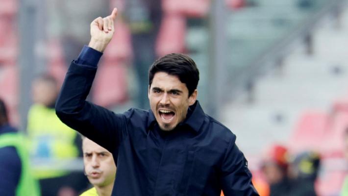 Cuesta il &laquo;trasformista&raquo;: i due vestiti del Parma